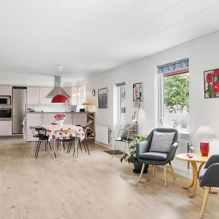 4793-aakirkeby-pederskervejen-94 بيت للعطل Vester Somarken